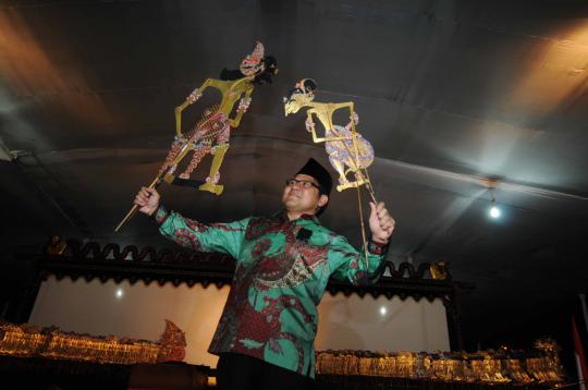 Muhaimin Iskandar main wayang di Harlah PKB ke-15