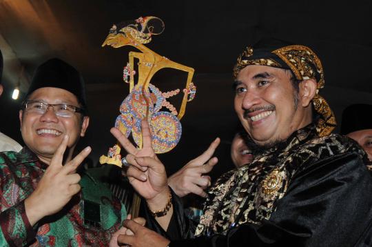 Muhaimin Iskandar main wayang di Harlah PKB ke-15