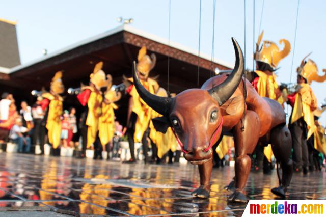 Foto : Karnaval Wayang Dunia di TMII merdeka.com