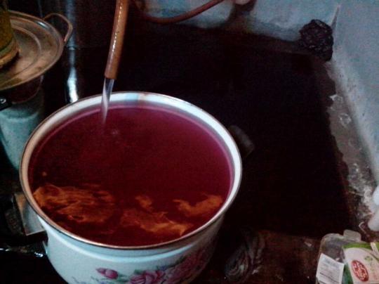 Heboh air merah di Lenteng Agung