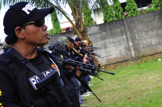 30 Pemburu preman gembleng diri dengan latihan menembak