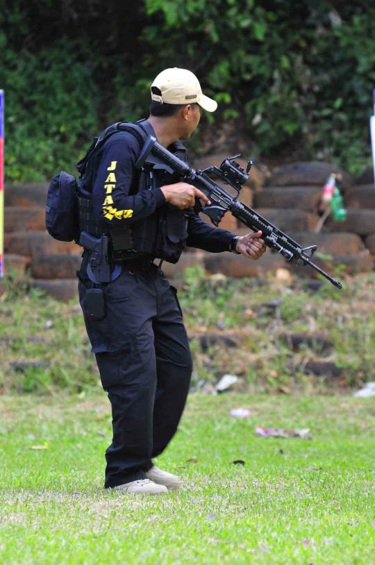30 Pemburu preman gembleng diri dengan latihan menembak