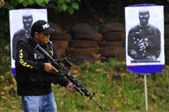 30 Pemburu preman gembleng diri dengan latihan menembak