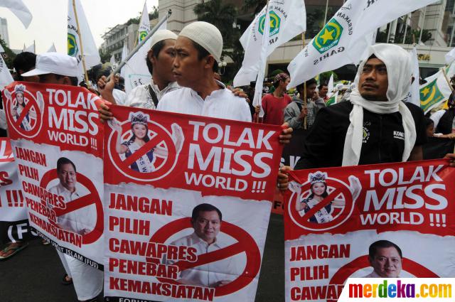 Foto : Massa FPI demo tolak ajang Miss World di Bundaran 