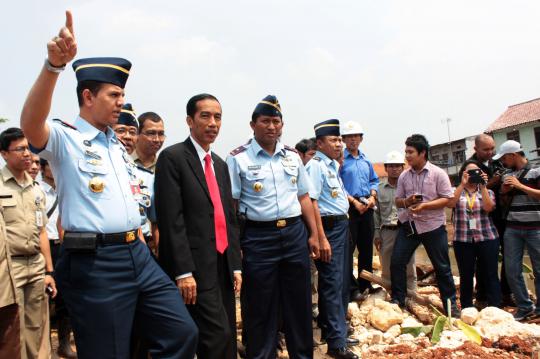 Jokowi bersama TNI AU dan Kementerian PU benahi Kali Sunter