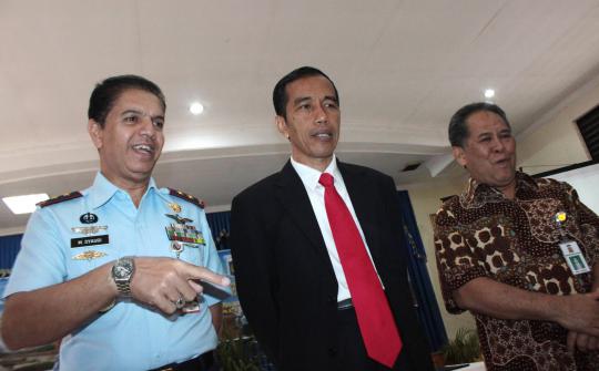 Jokowi bersama TNI AU dan Kementerian PU benahi Kali Sunter