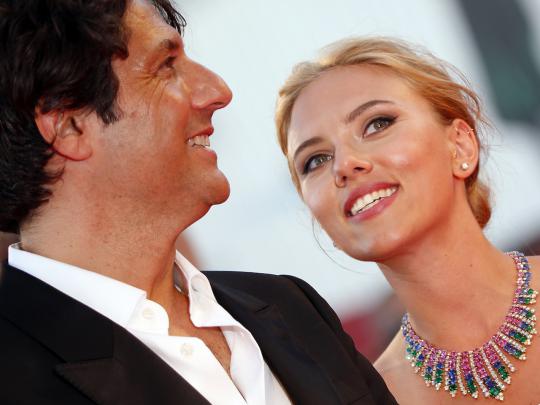 Scarlett Johansson tampil seksi di Festival Film Venice 2013