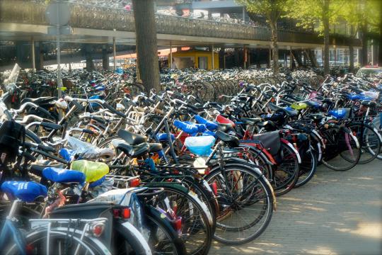 Gowes asyik keliling kota besar di Jerman-Belanda