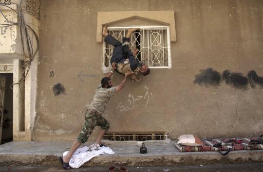 Sifat lucu di balik kerasnya hidup tentara pemberontak Suriah