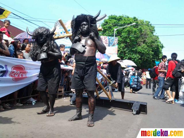 Foto Melihat kemeriahan Banyuwangi Ethno Carnival 