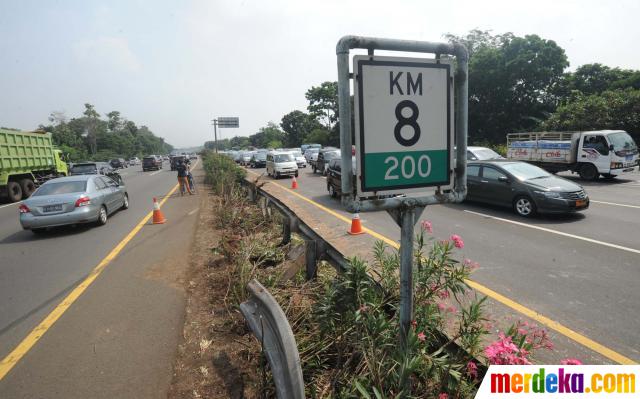 Foto : Ini TKP Tabrakan Maut Di Tol Jagorawi Yang Libatkan Dul| Merdeka.com