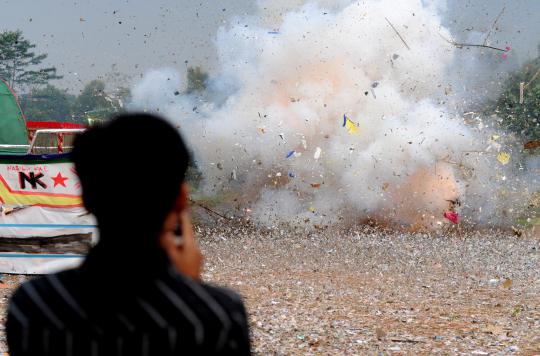 Adu petasan sebesar tank dan pesawat di Tangerang