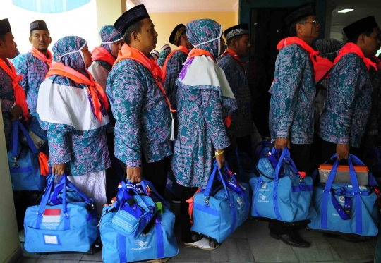 Ribuan jemaah haji kloter pertama diberangkatkan