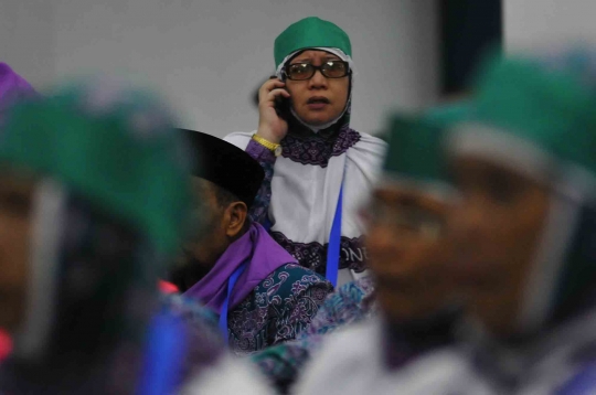 Ribuan jemaah haji kloter pertama diberangkatkan