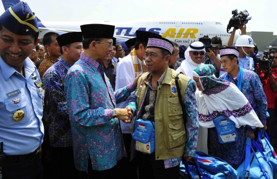 Ribuan jemaah haji kloter pertama diberangkatkan