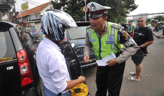 Polres Jaktim razia puluhan pelajar berkendara sepeda motor