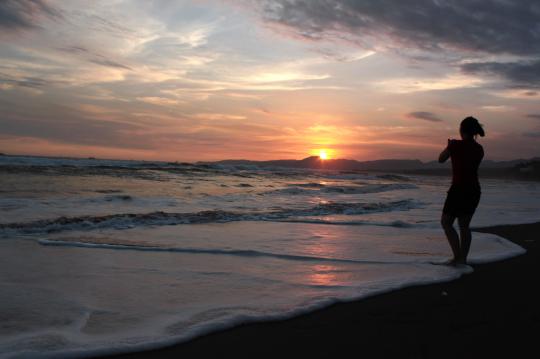 Menikmati pesona sunset Pantai Pelabuhan Ratu