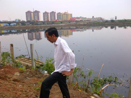 Jokowi blusukan ke Waduk Ria Rio