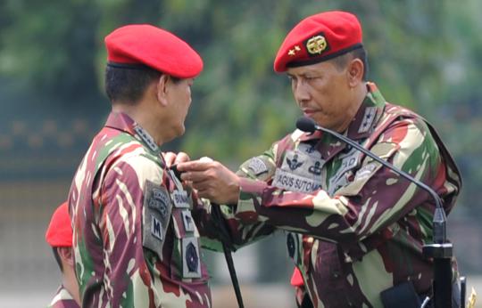 Usai terima Brevet Komando, Jenderal Budiman diarak prajurit