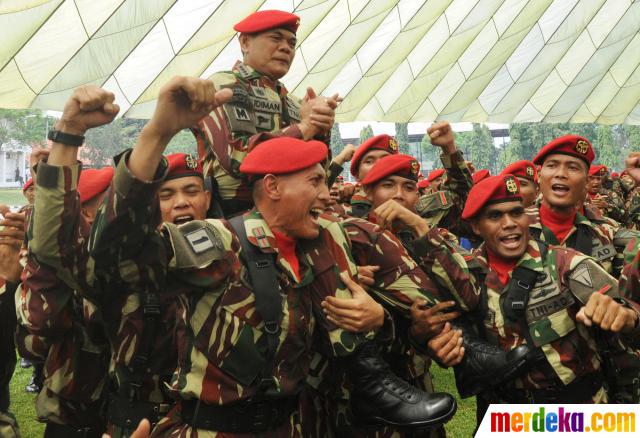 Foto : Usai terima Brevet Komando, Jenderal Budiman diarak 