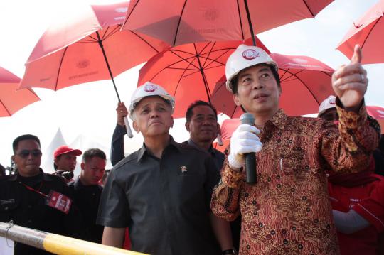 Hatta hadiri acara pembangunan pabrik Semen Merah Putih