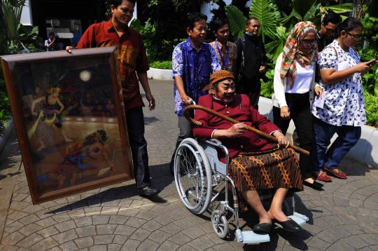 Tunggu Jokowi datang, Pak Raden berdongeng di Balai Kota