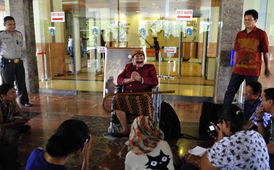 Tunggu Jokowi datang, Pak Raden berdongeng di Balai Kota