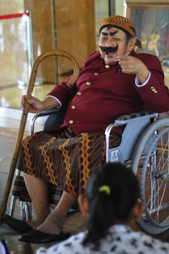 Tunggu Jokowi datang, Pak Raden berdongeng di Balai Kota