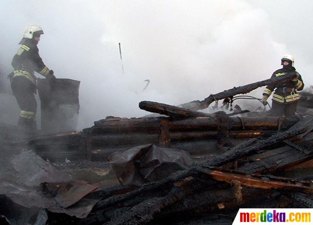 Foto : Kebakaran di rumah sakit jiwa, 3 orang tewas & 37 