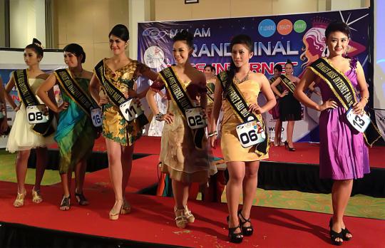 Devi raih Miss Internet 2013 Pertama