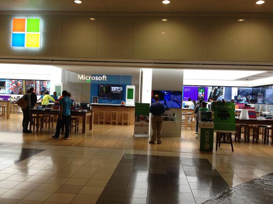 Jalan-jalan melihat Microsoft Store