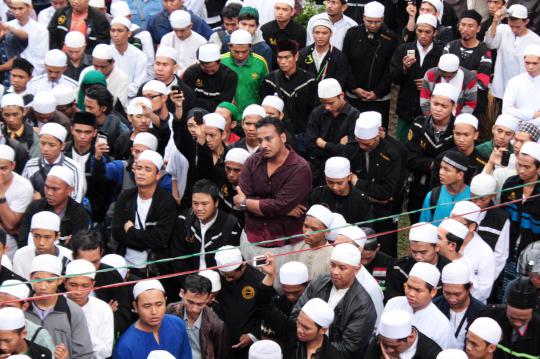 Ribuan pelayat antar Habib Munzir ke pemakaman