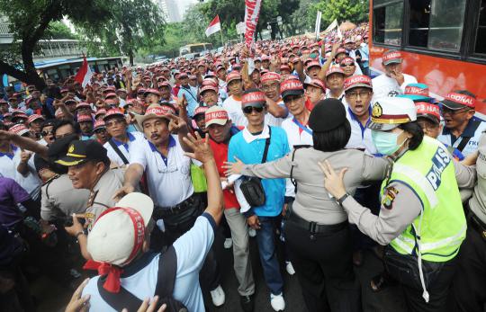 Pensiunan BRI se-Indonesia demo tuntut pesangon