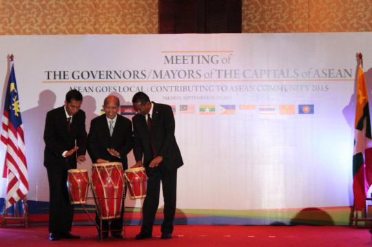 Buka Meeting Gubernur ASEAN, Jokowi menabuh gendang
