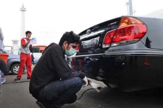 1.000 Kendaraan uji emisi gratis di Monas