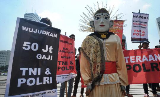 KITRA gelar unjuk rasa tuntut penetapan gaji bagi TNI dan Polri