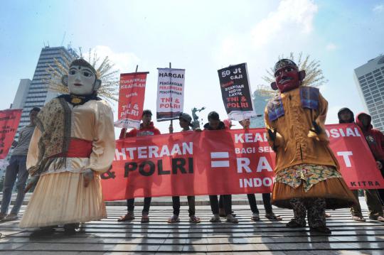 KITRA gelar unjuk rasa tuntut penetapan gaji bagi TNI dan Polri