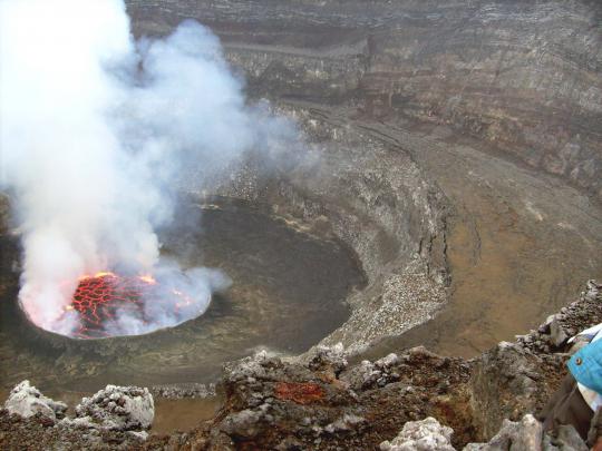 Menjelajahi 5 gunung berapi aktif paling berbahaya di dunia