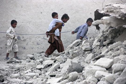 Yang tersisa dari guncangan gempa Pakistan