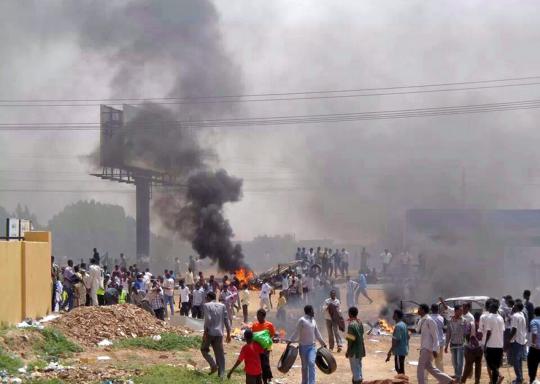 Subsidi BBM dipotong, warga Sudan mengamuk