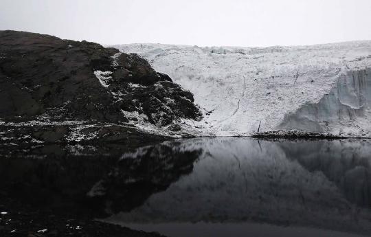 Menelusuri dinginnya Gletser Pastoruri di Peru