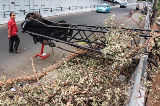 Crane maut di Kp Melayu masih dibiarkan mangkrak