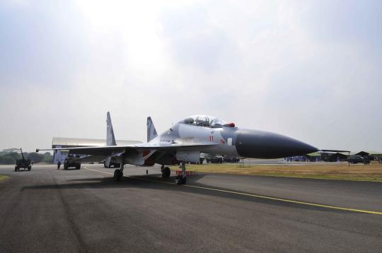 Parade kendaraan tempur jelang HUT TNI