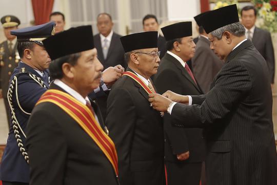 SBY anugerahi bintang Mahaputera pada 4 tokoh penting TNI