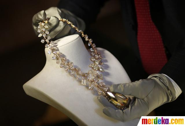 Foto : Kalung emas berlian termahal sejagat dipamerkan di 