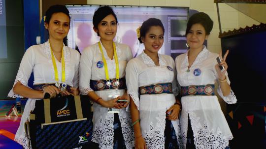 Wanita-wanita cantik warnai KTT APEC di Bali