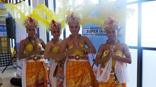 Wanita-wanita cantik warnai KTT APEC di Bali