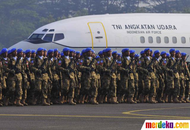 Foto : Presiden SBY pimpin upacara perayaan HUT ke-68 TNI 