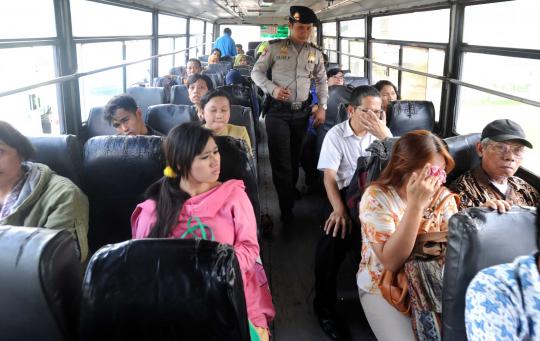 Tekan angka kejahatan, polisi razia penumpang bus