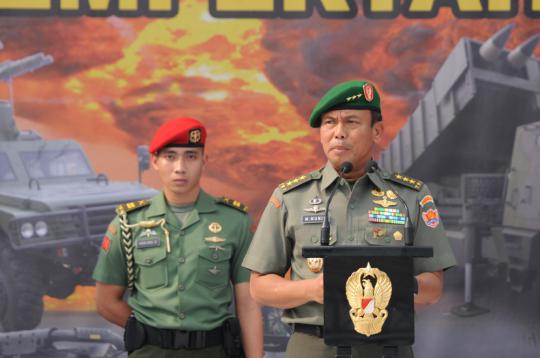 Wakasad Letjen TNI M. Munir tutup Pameran Alutsista 2013